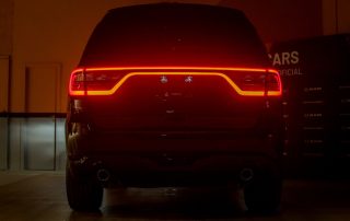 Dodge Durango GT Plus vista trasera con luces